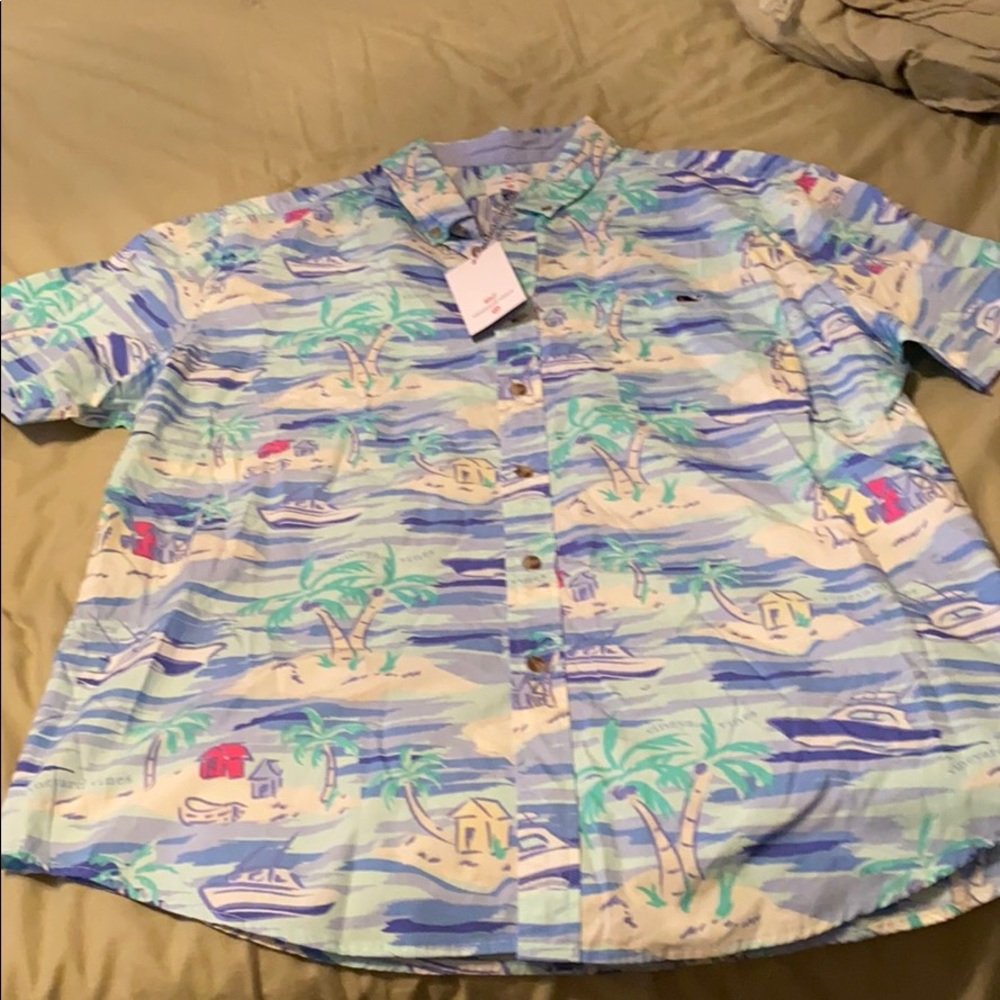 Men’s Vineyard Vines by Target beach shirt